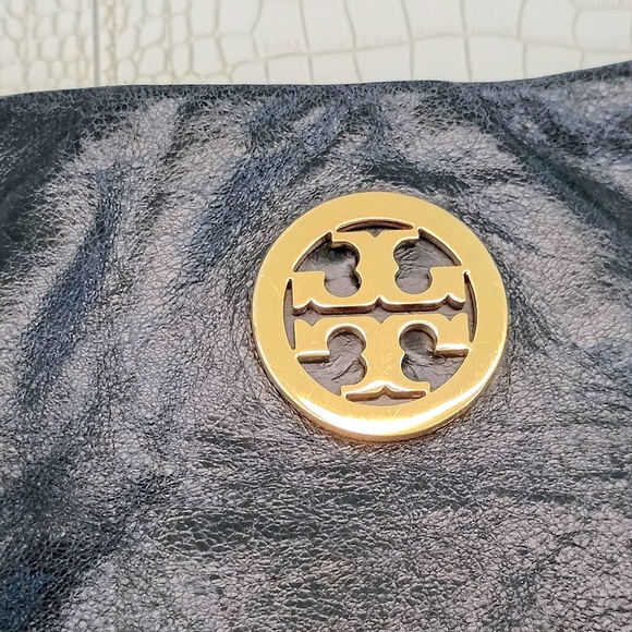Rare Close to New Classic Torey Burch Large Shoulder Bag is crafted in Crinkled - Picture 6 of 16